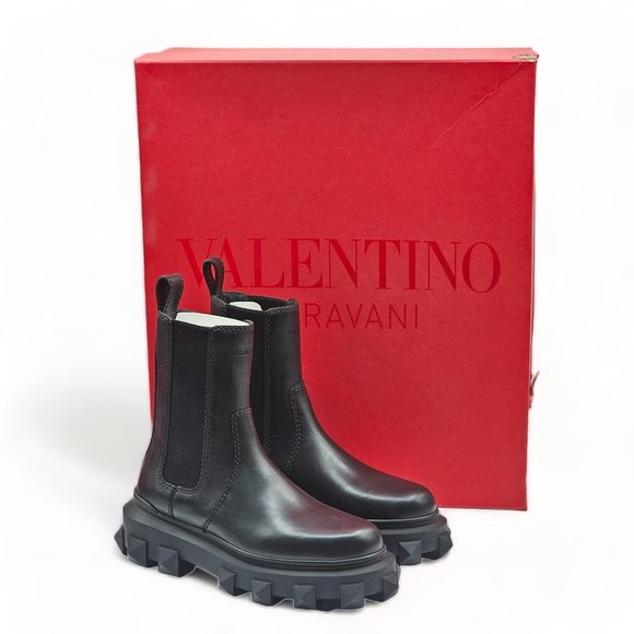 Valentino Garavani Shoes - Valentino Truckstud Boots - Leather - Black - 37 $1100